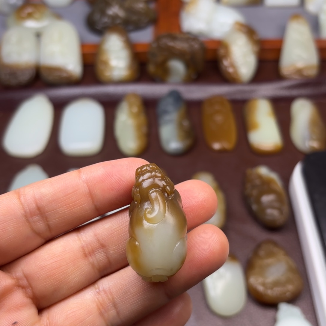 和田玉（糖玉）未镶嵌颈饰