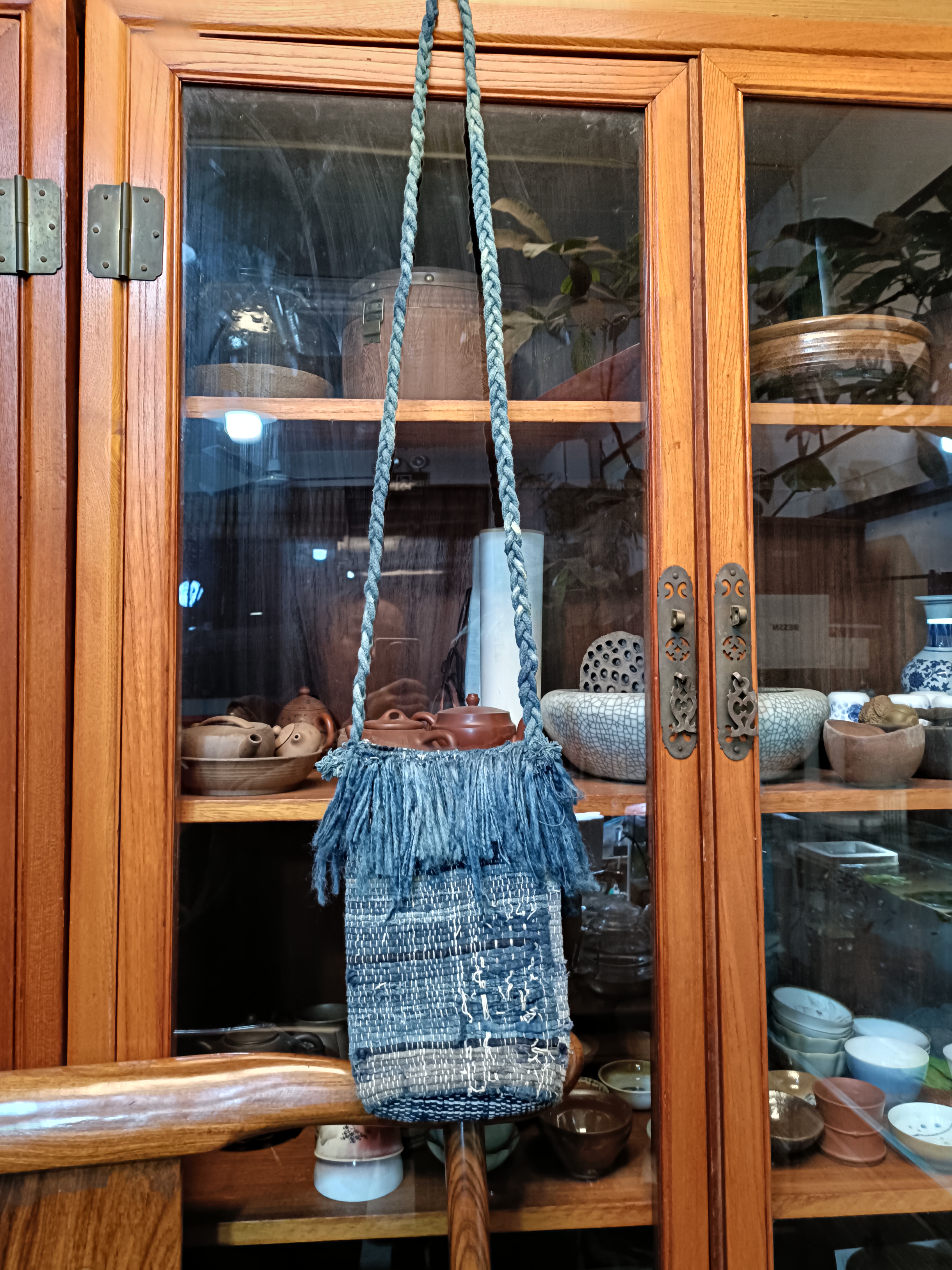 手工缝制植物染色古裂布包包