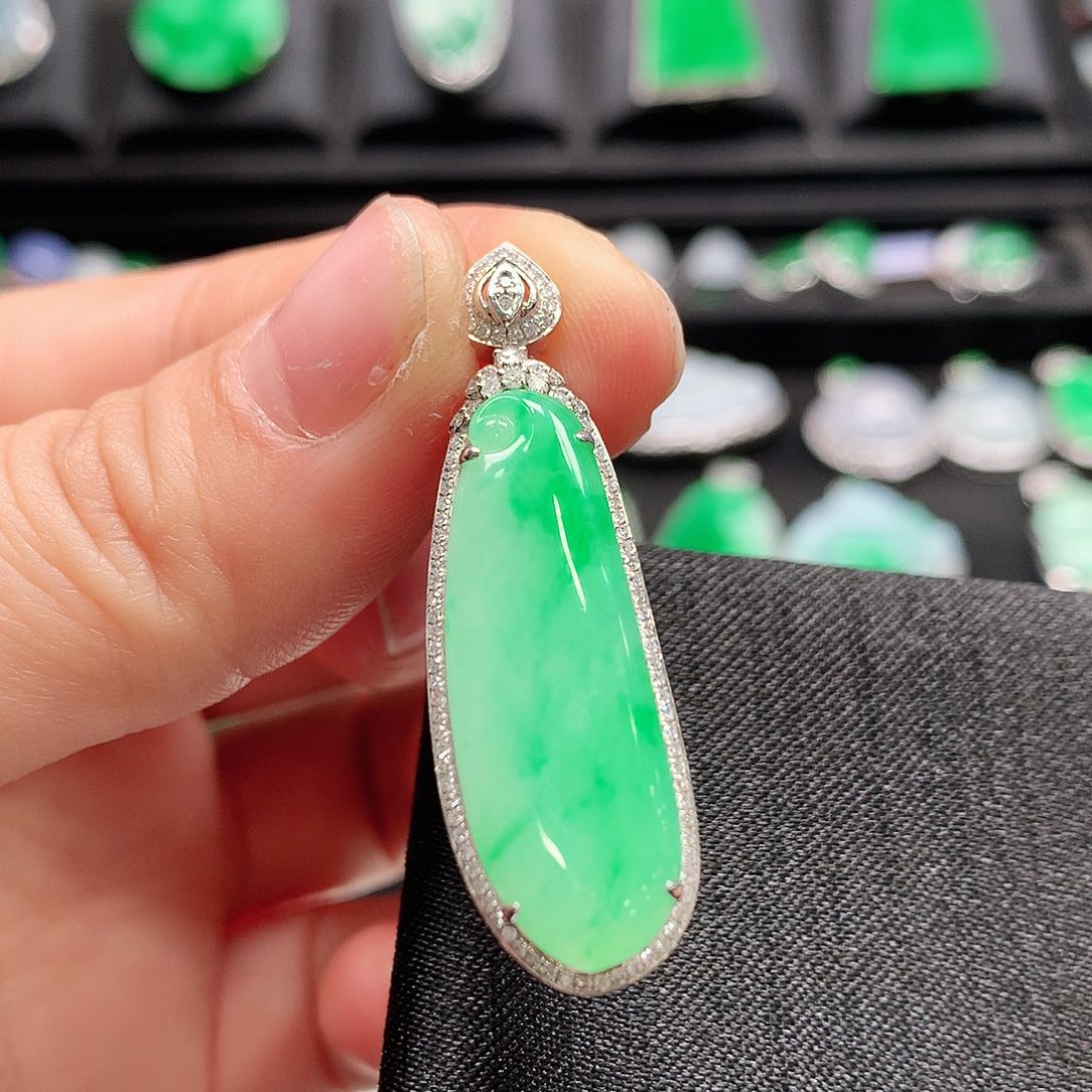 翡翠颈饰18K金镶嵌福瓜