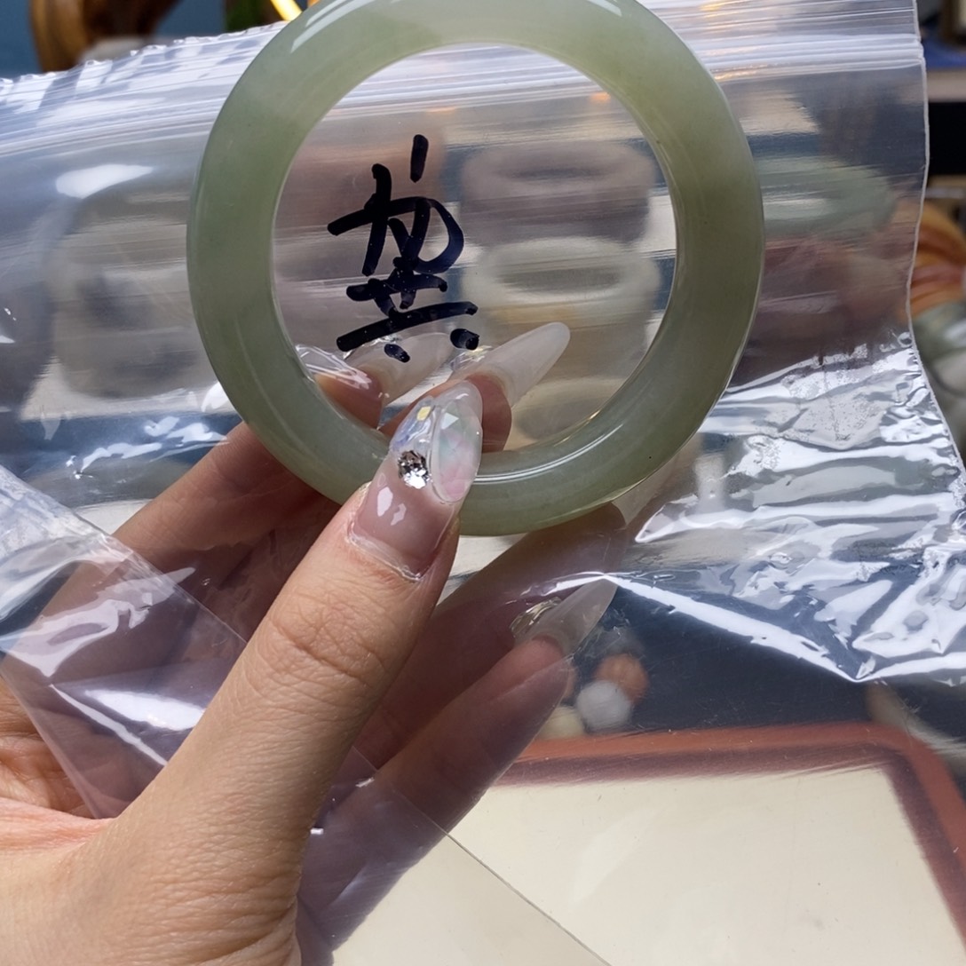 石英质玉手镯未镶嵌龚***姐