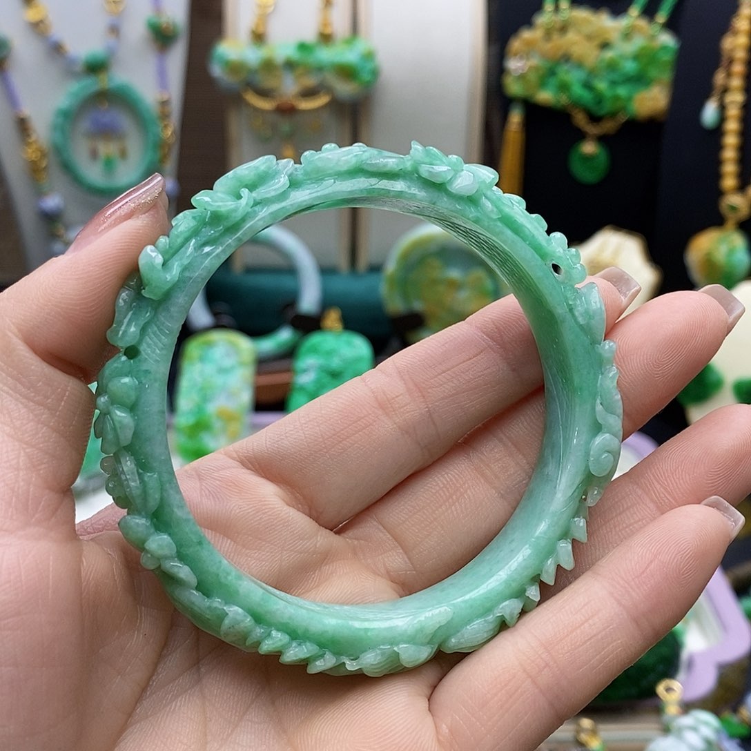 翡翠颈饰未镶嵌天然