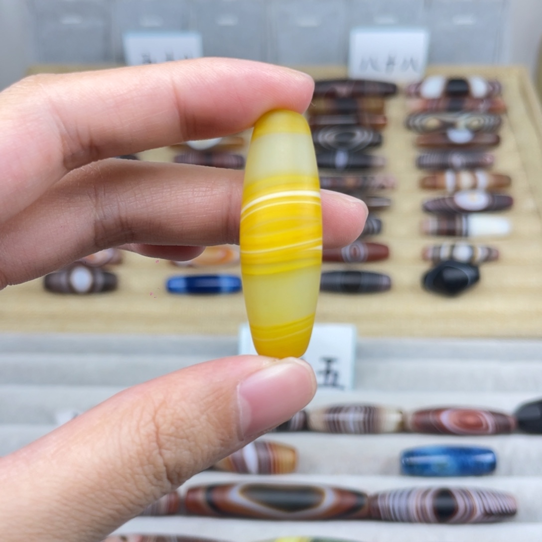 巩***龙玛瑙/玉髓合金颈饰