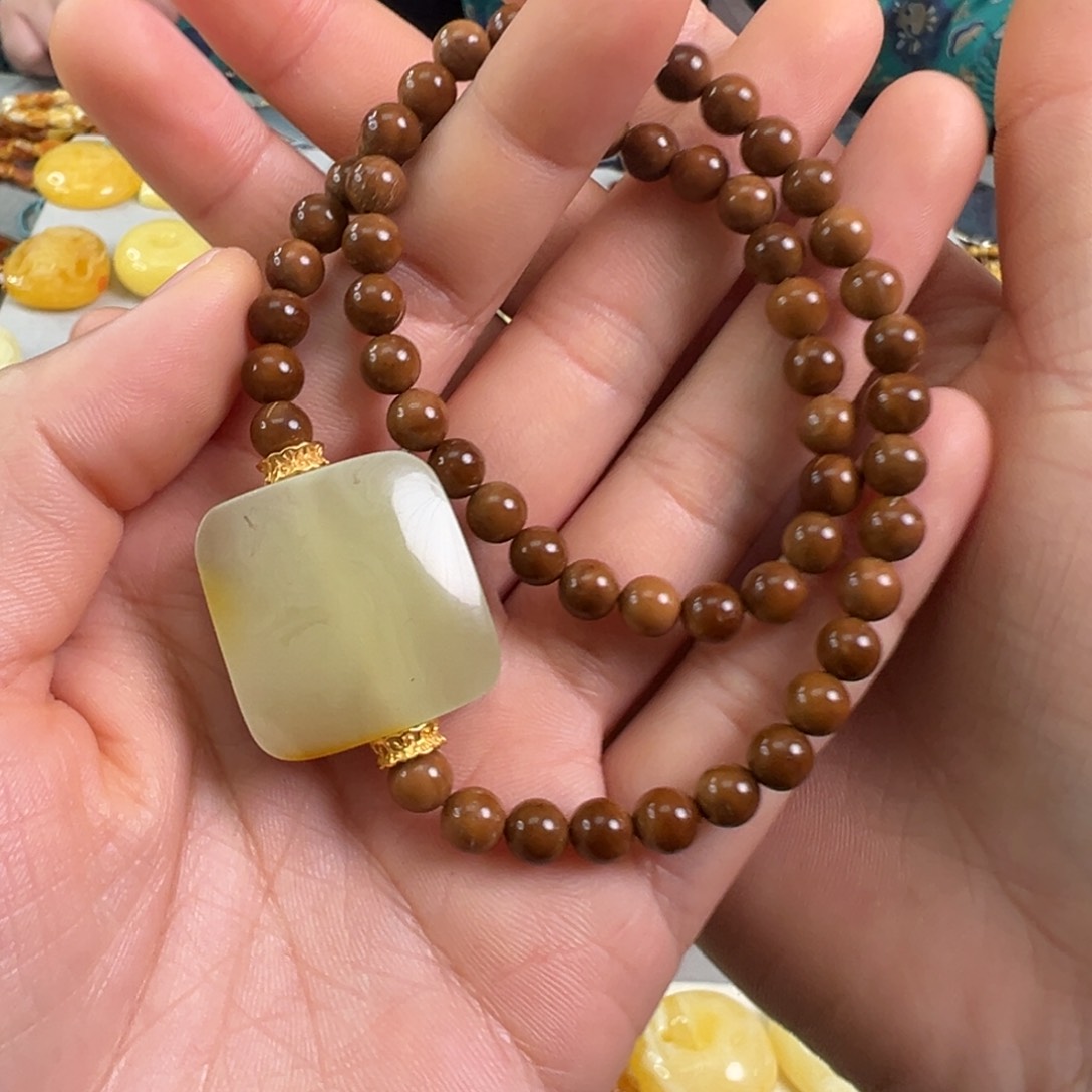 蜜蜡裸石未镶嵌蜜蜡