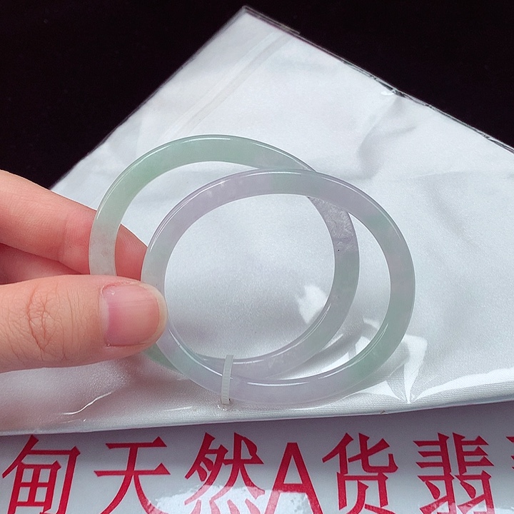 翡翠手镯未镶嵌翡翠