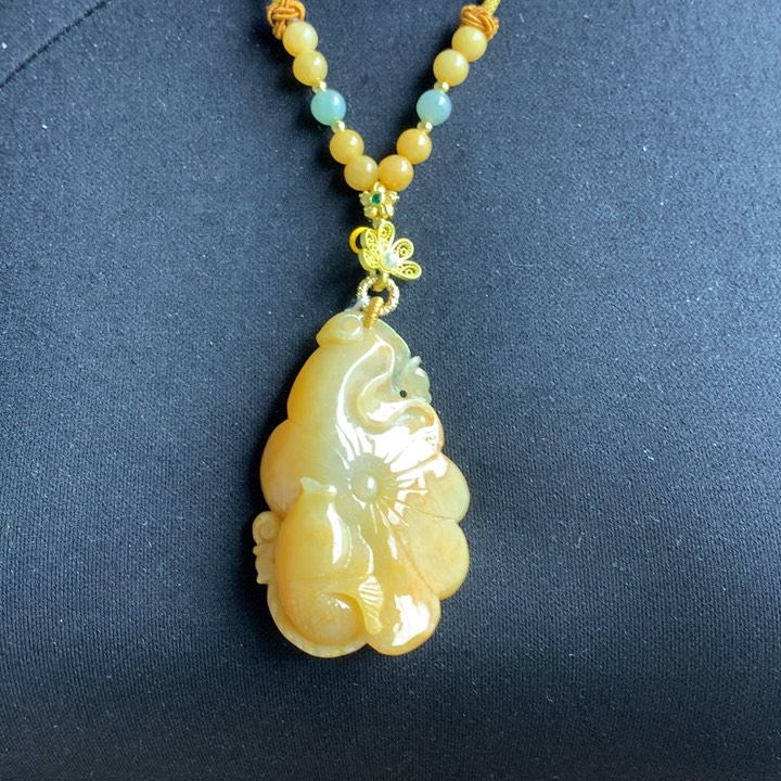 翡翠颈饰未镶嵌翡翠