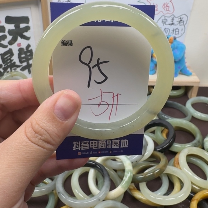 蛇纹石玉未镶嵌手镯95