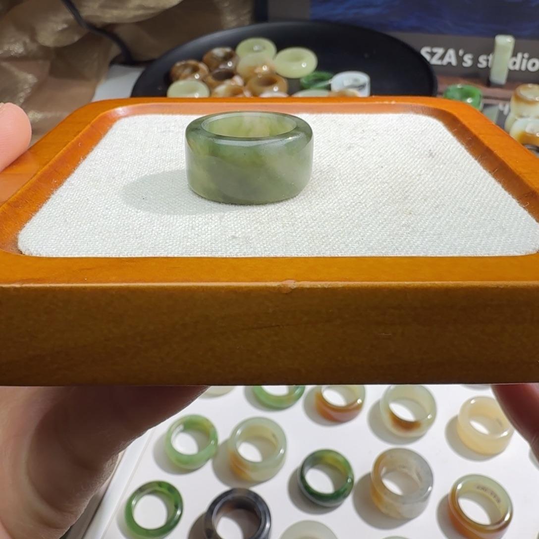 和田玉未镶嵌戒指漂翠花直径16.8无包容无鉴赏