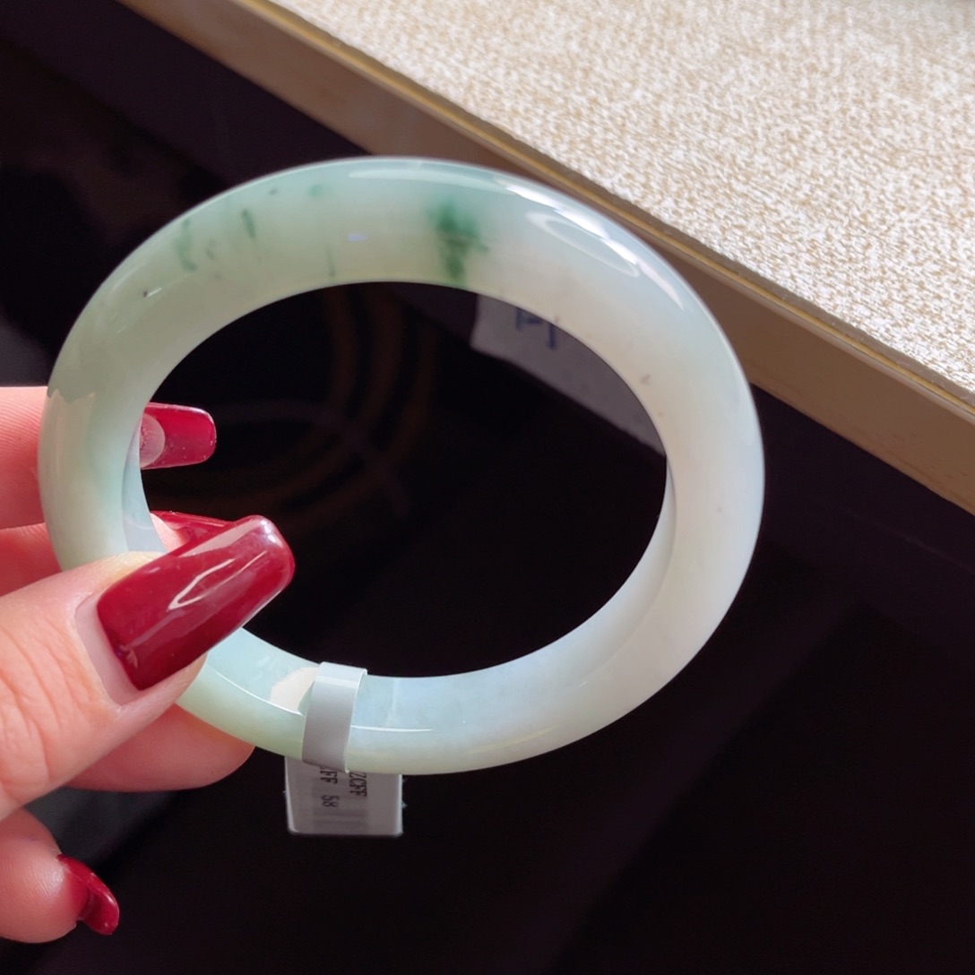 翡翠手镯未镶嵌手镯