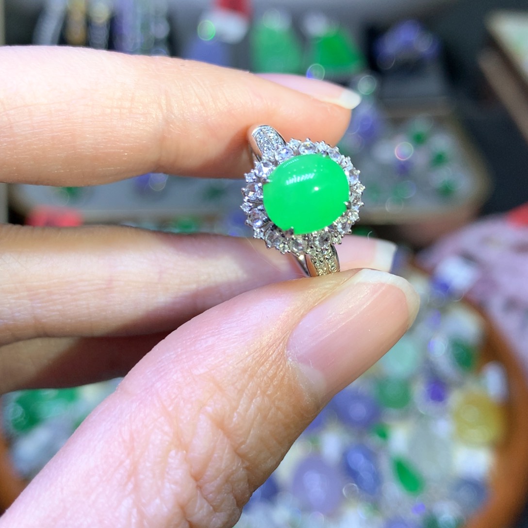 【闪购商品】翡翠颈饰18K金镶嵌翡翠吊坠项链