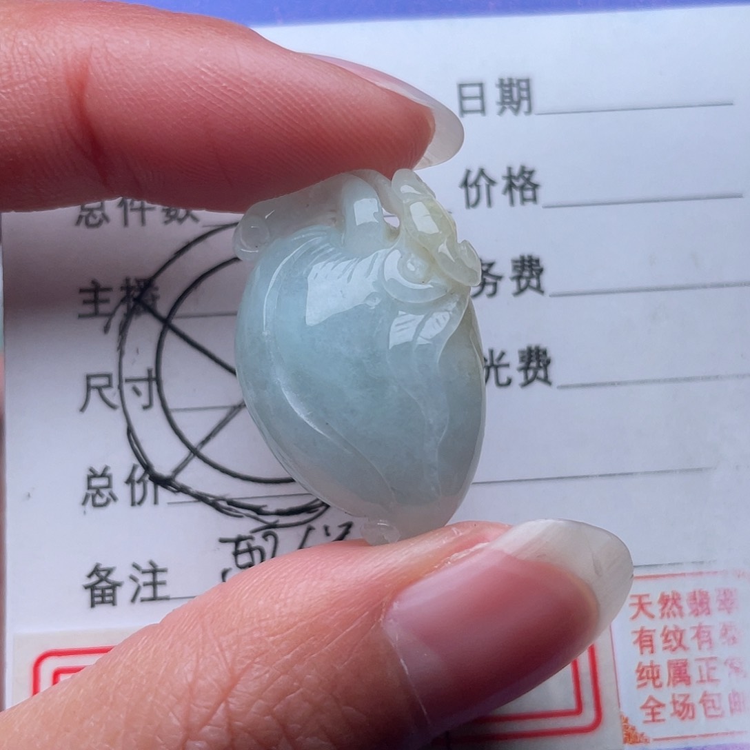 翡翠颈饰未镶嵌桃