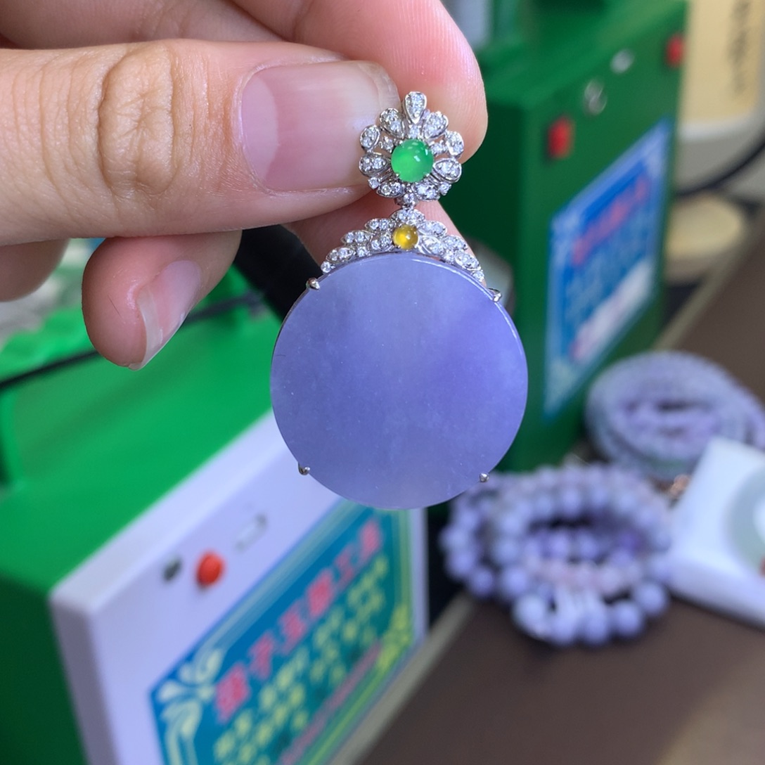 翡翠颈饰18K金镶嵌翡翠