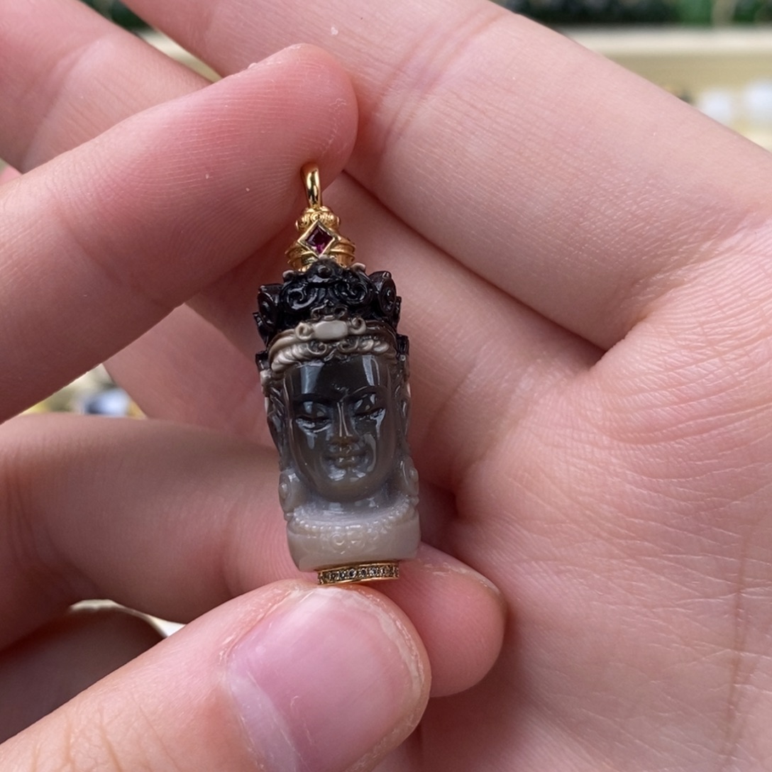 玛瑙/玉髓18K金镶嵌颈饰