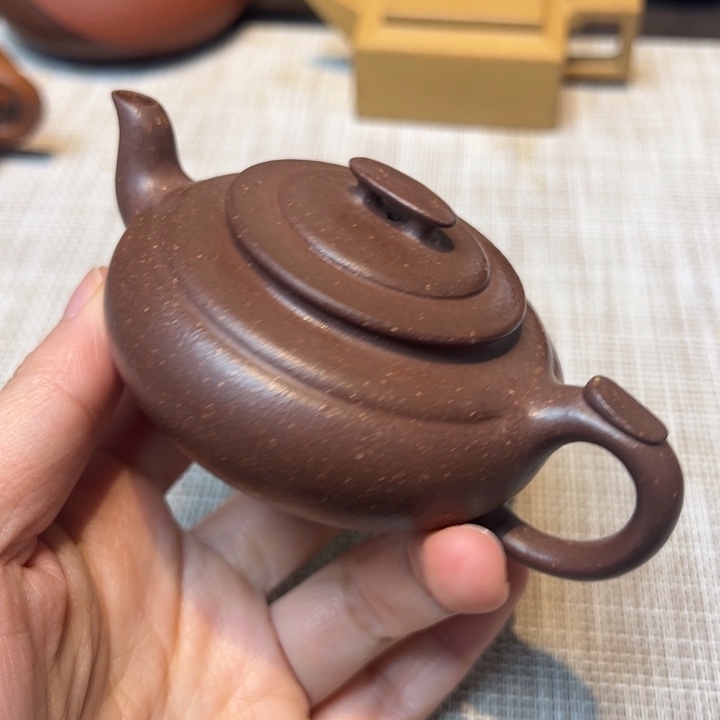 紫砂茶壶上新，容量100毫升，紫泥