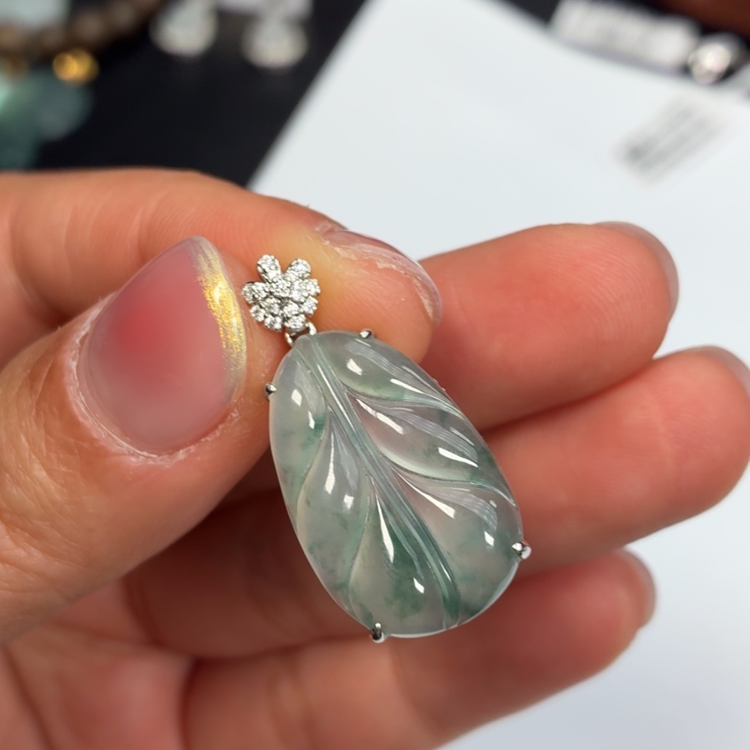 翡翠18K金镶嵌颈饰叶子强推