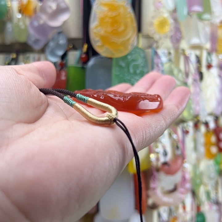 巫***头玛瑙/玉髓未镶嵌颈饰