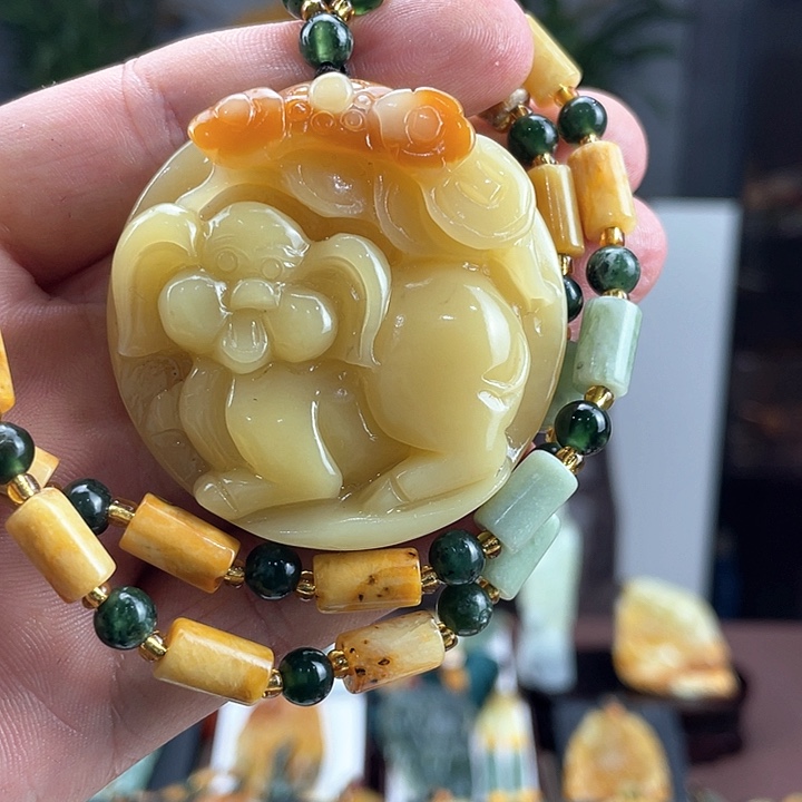 蛇纹石玉颈饰未镶嵌