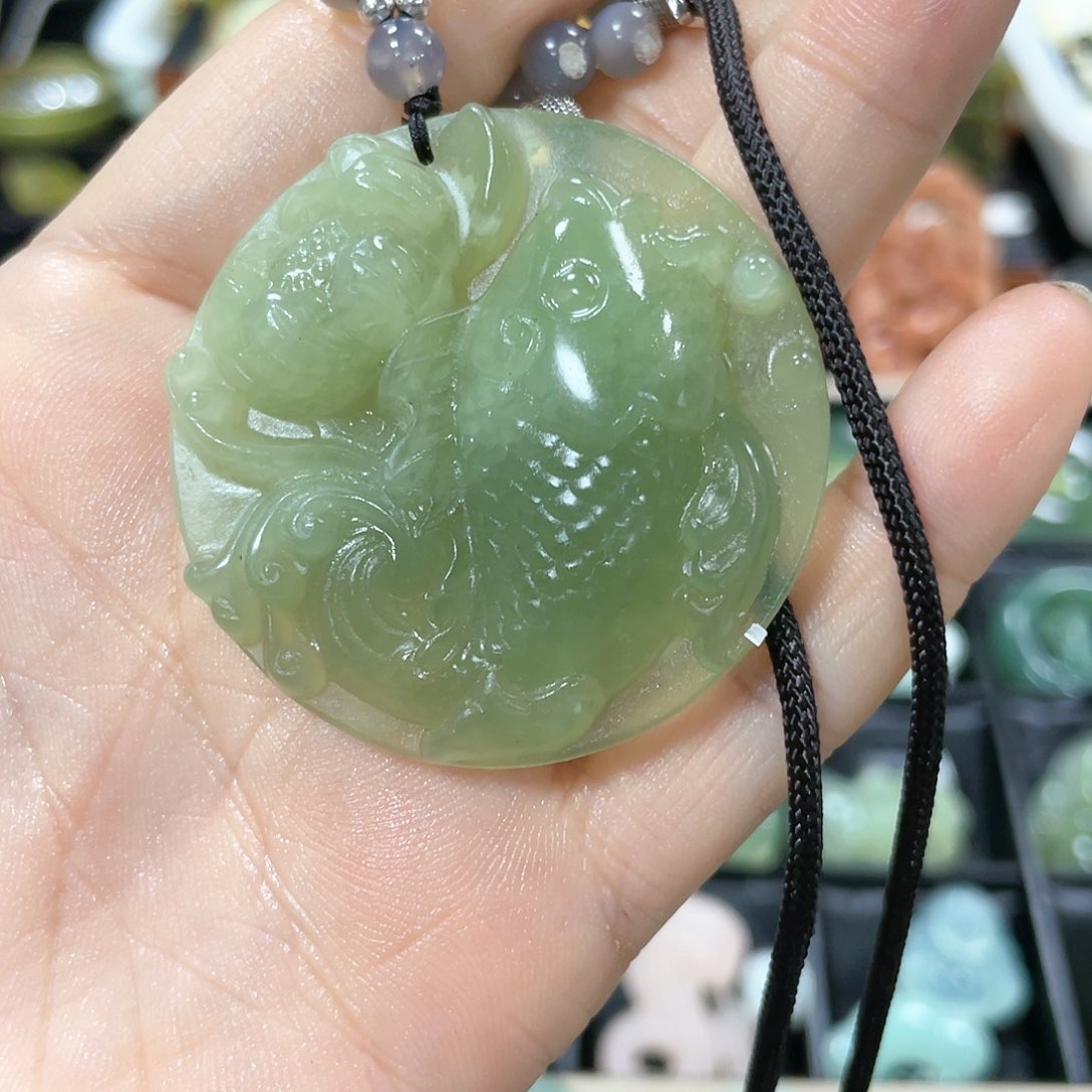 蛇纹石玉颈饰未镶嵌