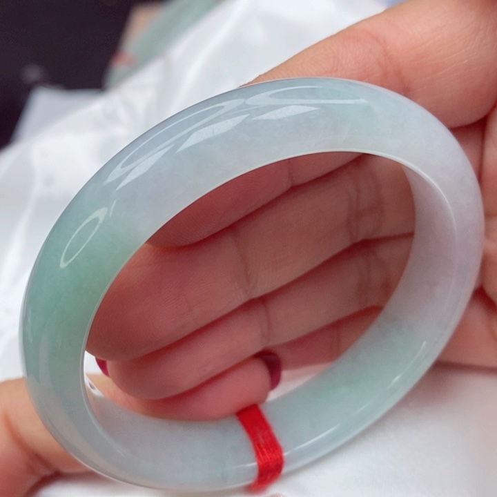 翡翠手镯（贵妃镯）未镶嵌