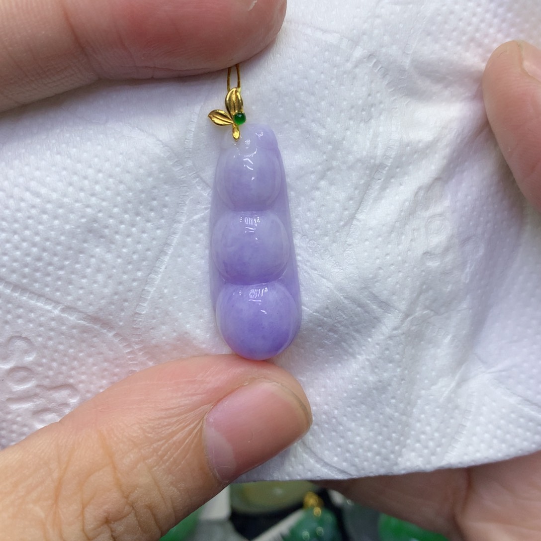 颈饰18K金镶嵌翡翠