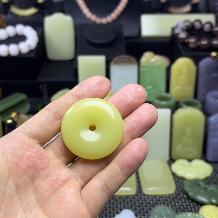【闪购商品】和田玉未镶嵌颈饰爱***界