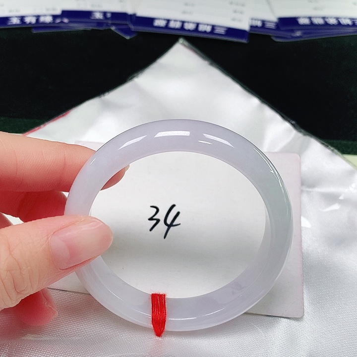 翡翠手镯未镶嵌翡翠手镯未镶嵌