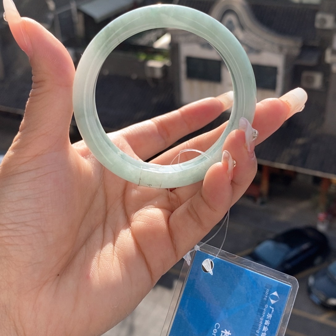 翡翠手镯未镶嵌55-56圈口