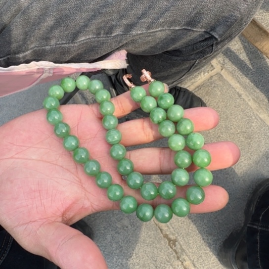 和田玉颈饰未镶嵌卡12果绿无黑点