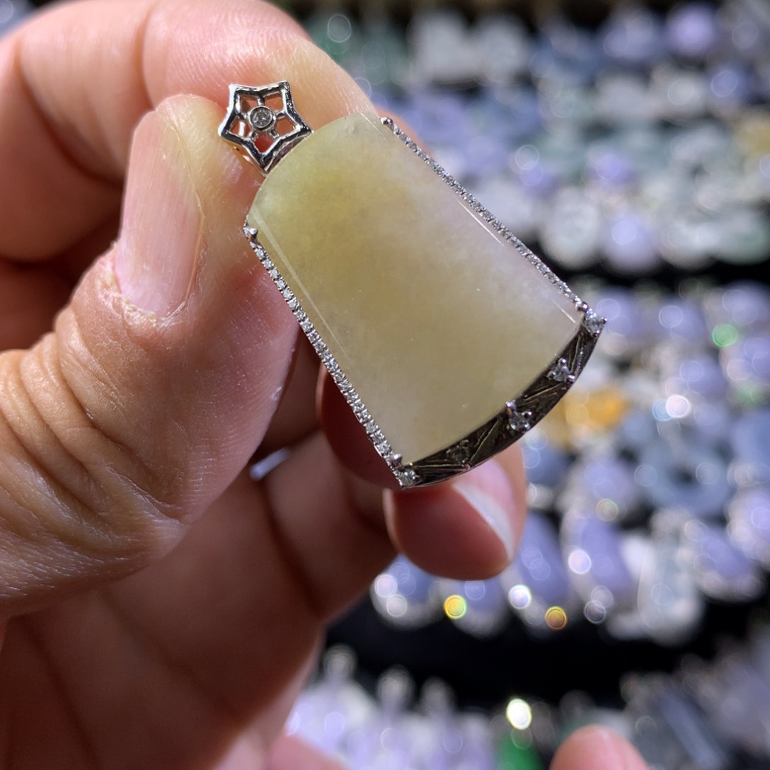 翡翠吊坠(不含链)18K金镶嵌