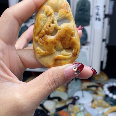 翡翠颈饰未镶嵌翡翠