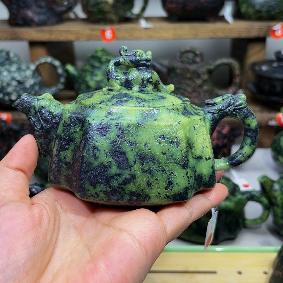 肉*哆石材藏玉药王石精品小龙尊