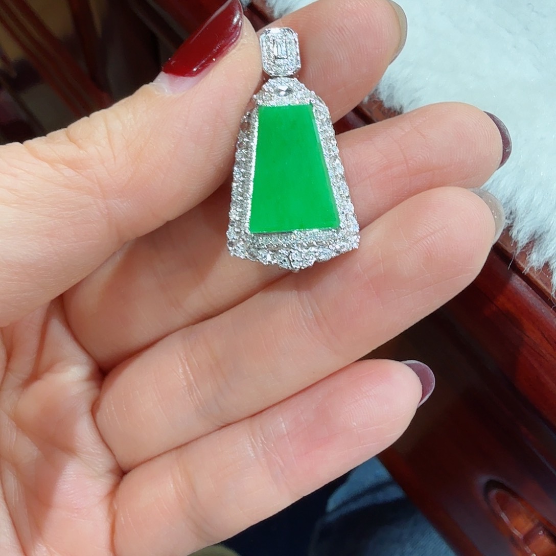 翡翠吊坠(不含链)18K金镶嵌卷*卷吊坠