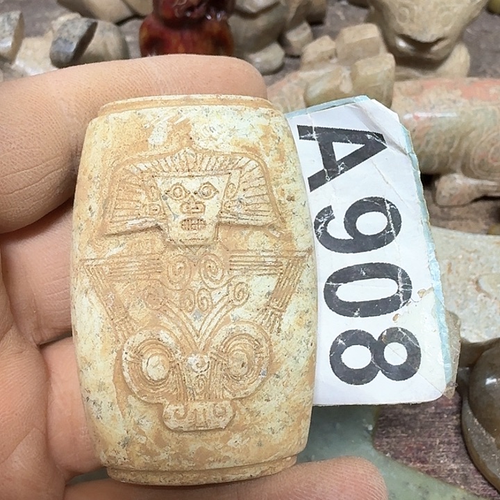 蛇纹石玉颈饰未镶嵌