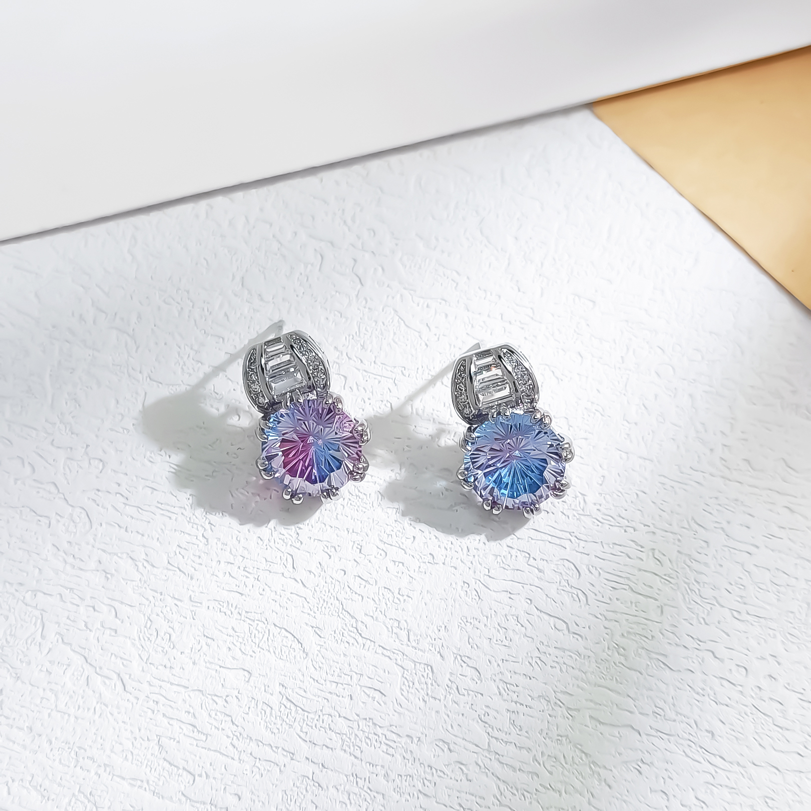 铜合金合成锆石耳饰 VWHL-009629【柔彩星影】耳饰百搭简约气质