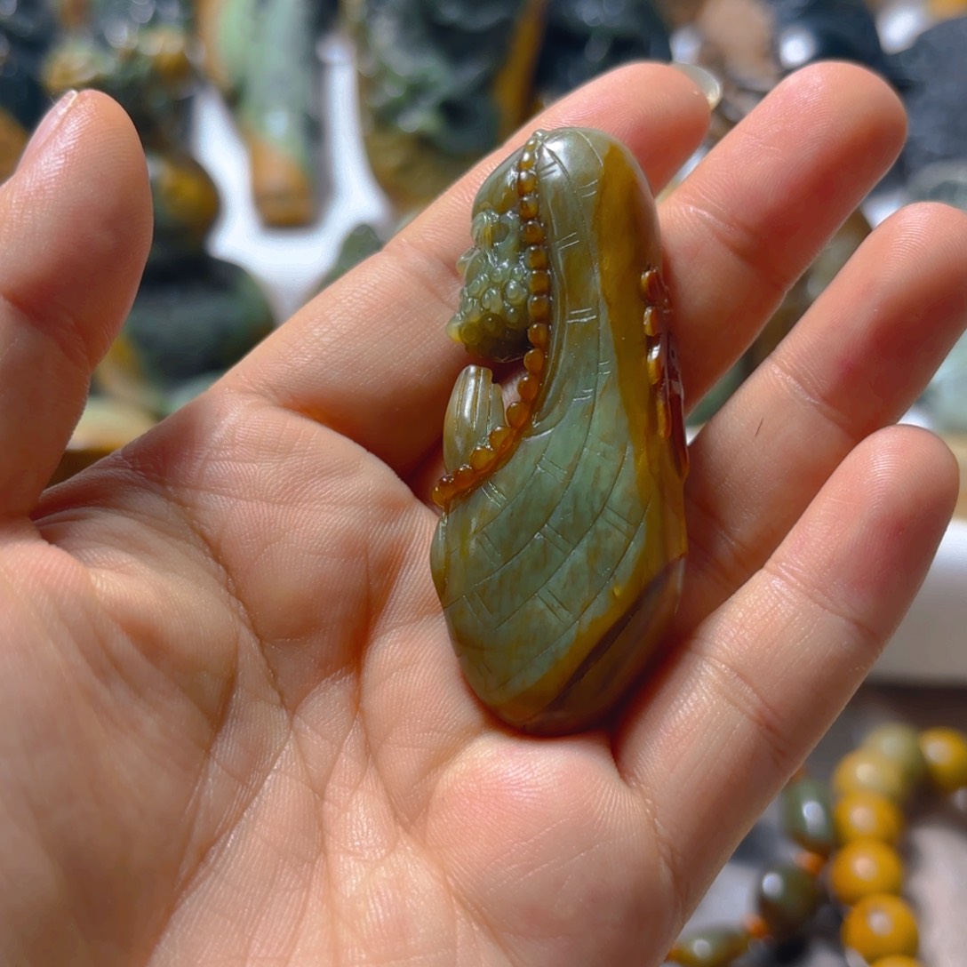 岫岩老玉（透闪石质玉）挂件未镶嵌白*儿