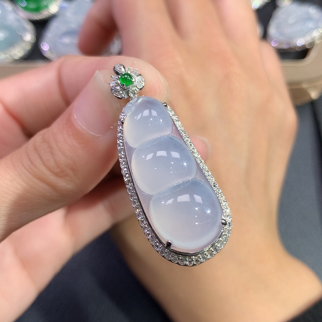 翡翠吊坠(赠链)18K金镶嵌