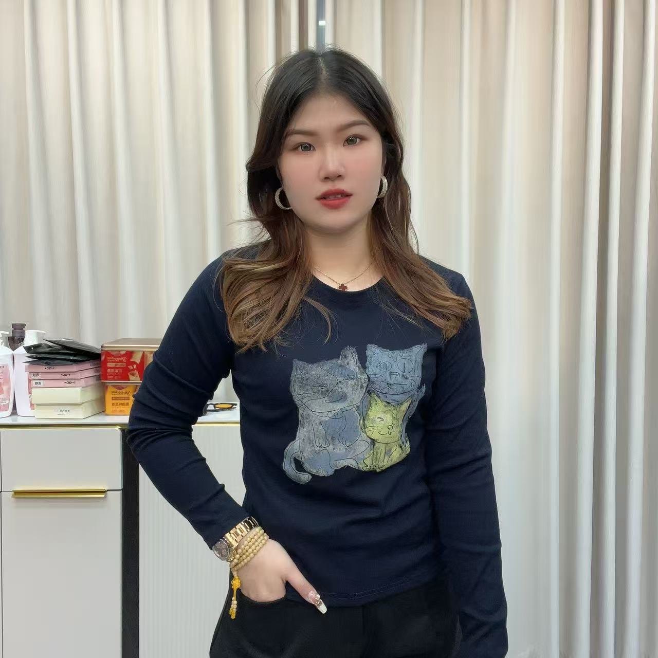 小鑫肝@现货浮力三只小猫涂鸦印花减龄百搭长袖T恤 822