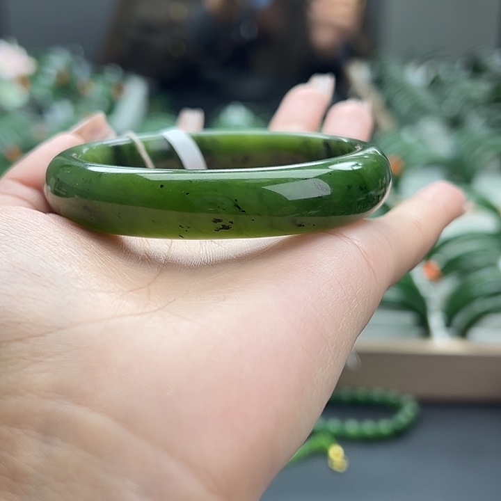 和田玉（碧玉）未镶嵌手镯