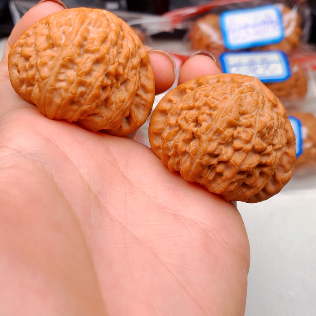 文玩核桃吊坠山****?三角白