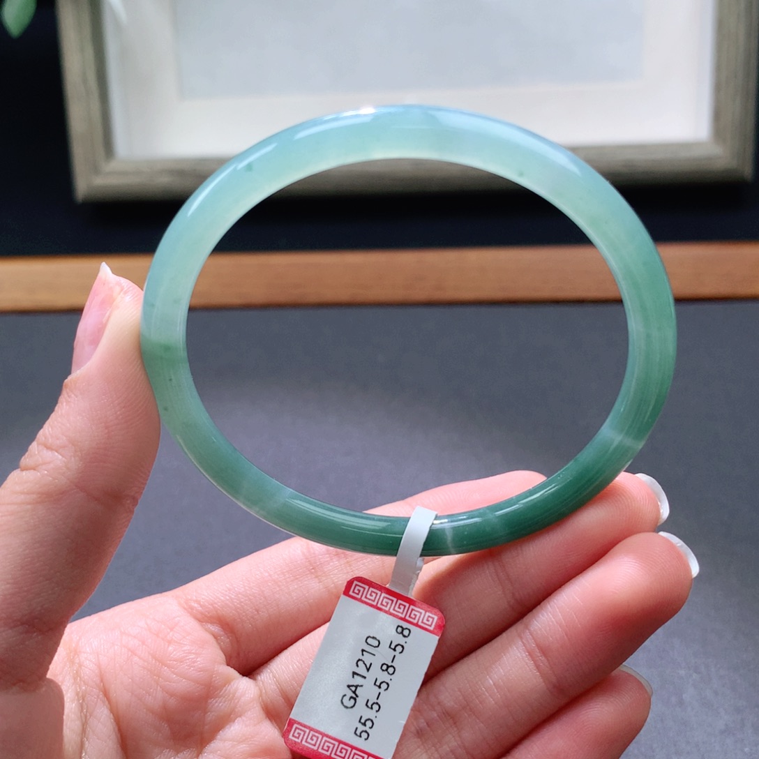 翡翠手镯未镶嵌天然翡翠手镯叮当镯