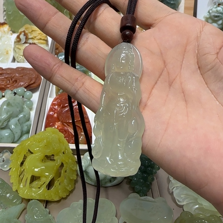 蛇纹石玉吊坠未镶嵌