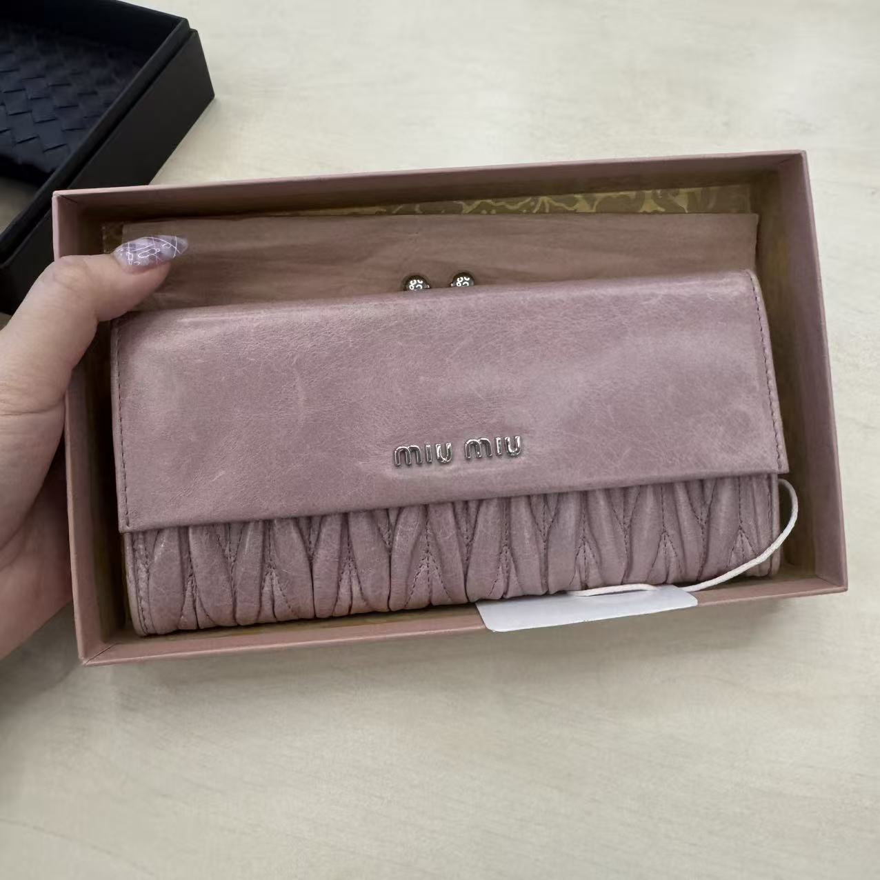 95新 MIU MIU/缪缪 缪缪粉色褶皱钱包03001/二奢包包