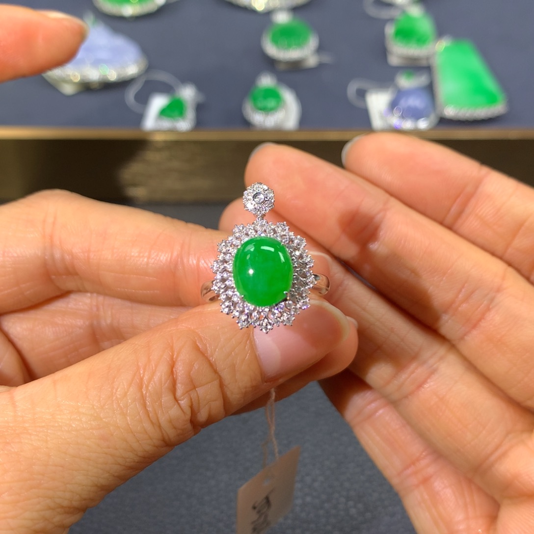 翡翠戒指18K金镶嵌翡翠