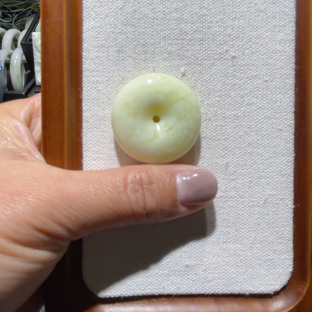 未镶嵌颈饰蓝田玉（蛇纹石化大理石玉）
