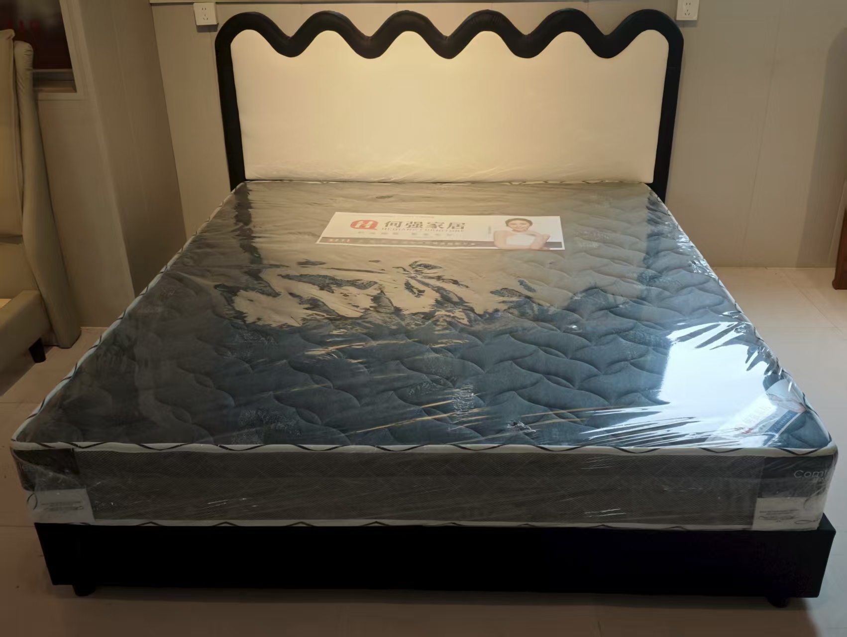 杭州出租房，公寓软包轻奢风简约1.8米大床主卧