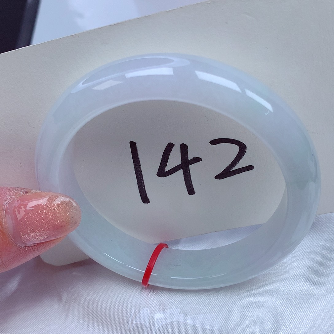 翡翠手镯未镶嵌翡翠