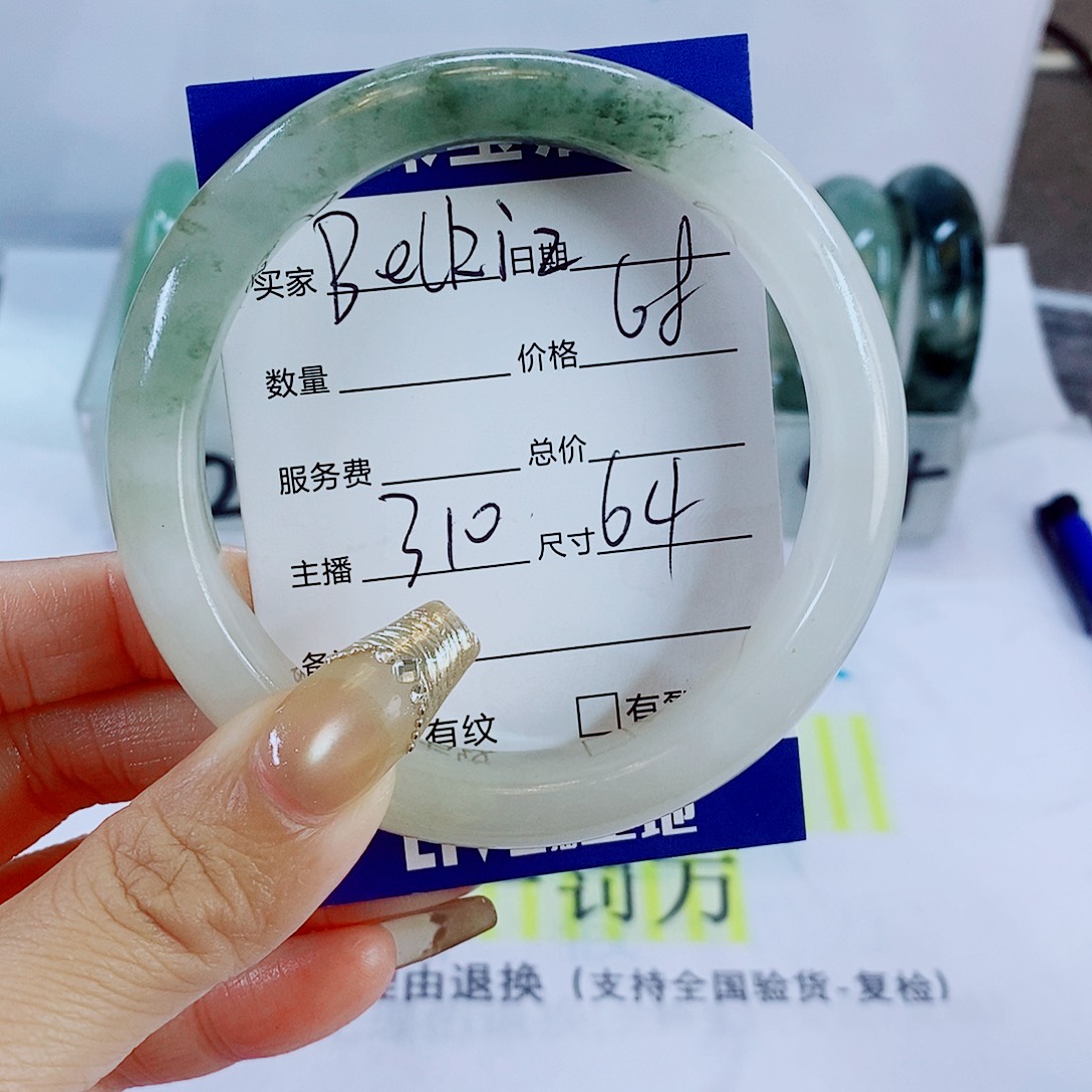 B***z石英质玉未镶嵌手镯310