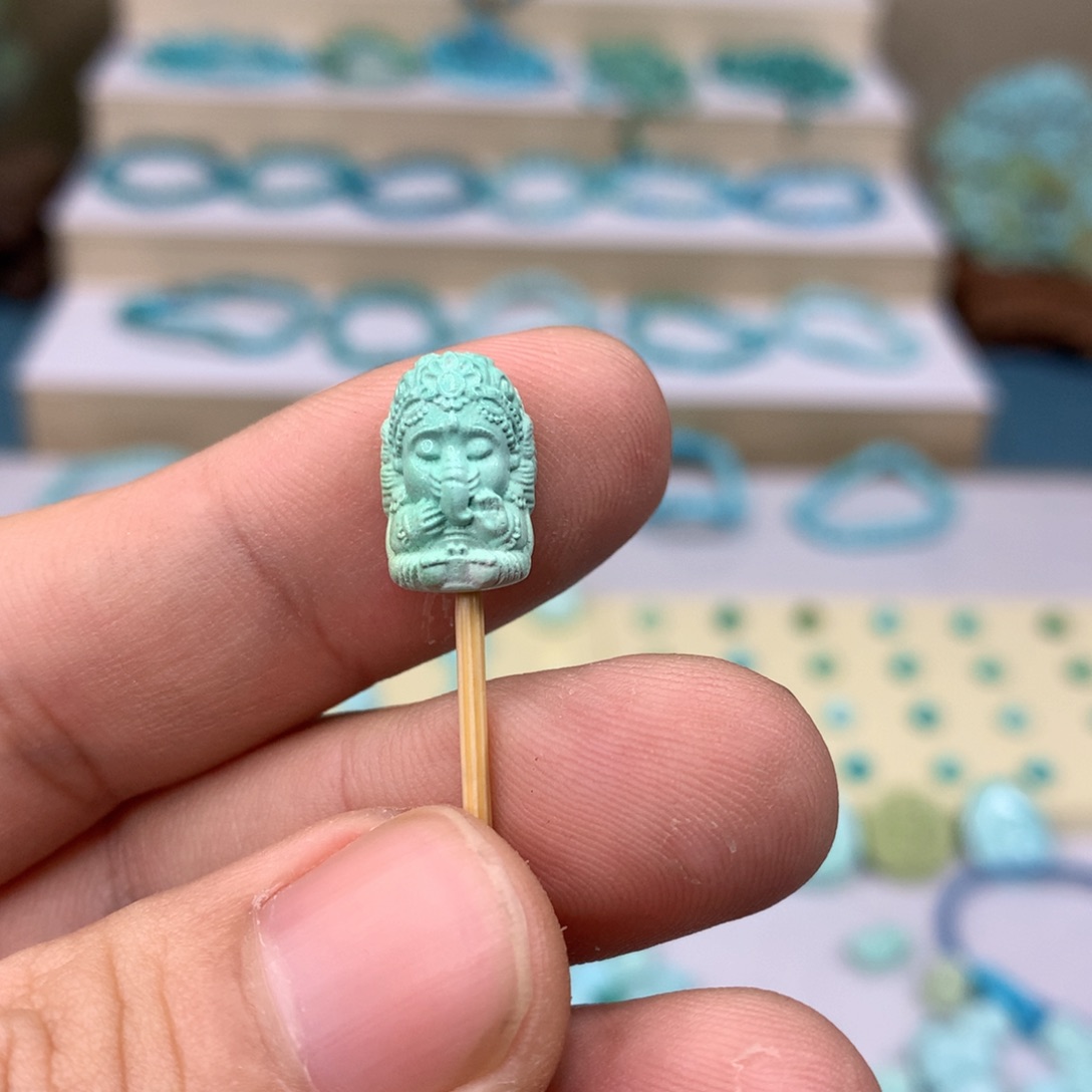 绿松石配饰未镶嵌