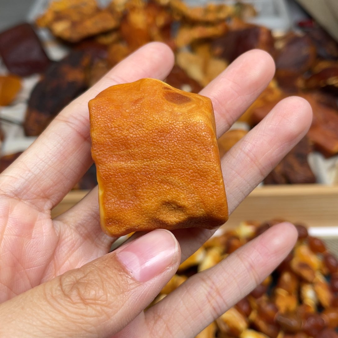 琥珀珠宝奇石未镶嵌