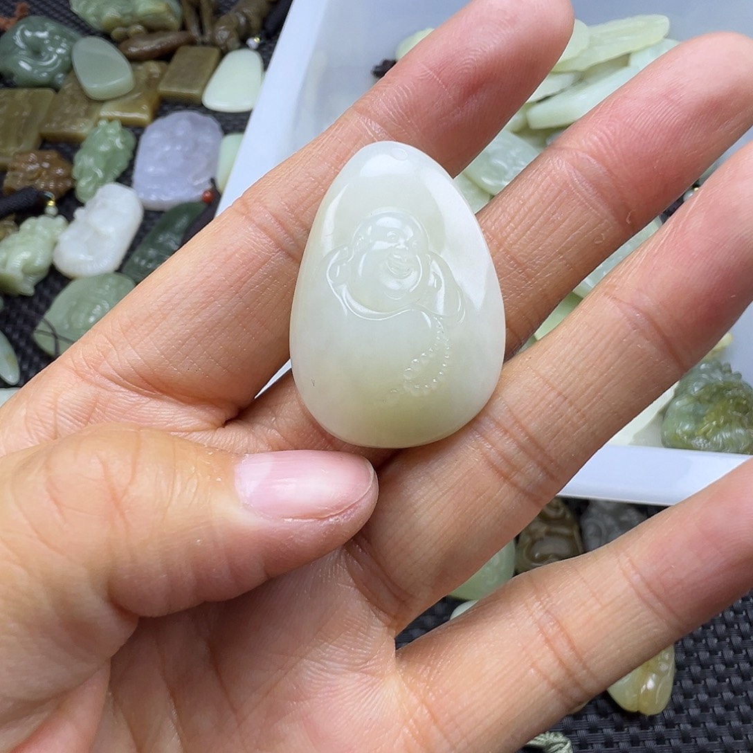 和田玉未镶嵌颈饰微瑕漏，卡