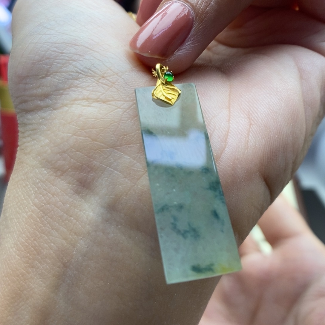 翡翠18K金镶嵌颈饰吊坠61